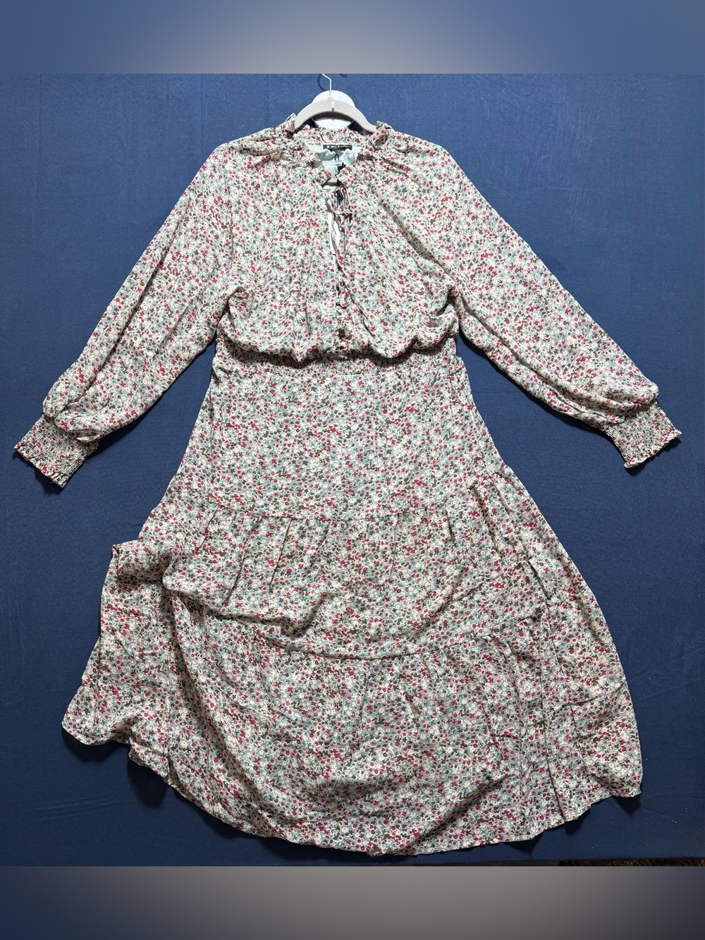 NWT Very J Polyester Size L Floral Maxi Dress Sage